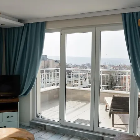 Sunny Place ~ City Center With Terrace Апартаменты Варна